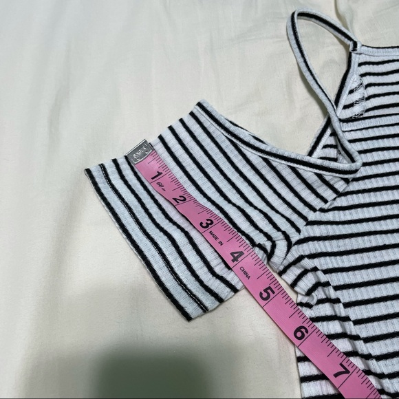 ‼️ BLACK & WHITE STRIPED H&M COLD SHOULDER DRESS - Picture 5 of 11